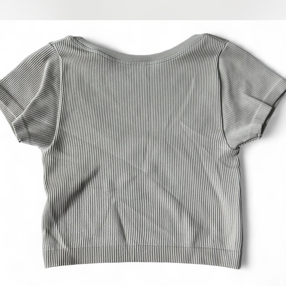 Gray Ribbed Women's Top - Picture 2 of 4
